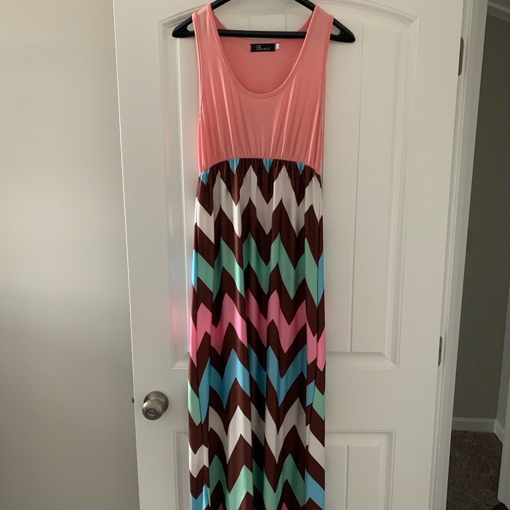 Maxi dress with chevron design